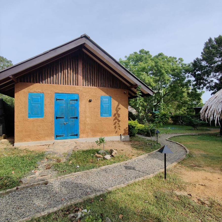 Yala Lake View Cabanas Tissamaharama Exteriör bild